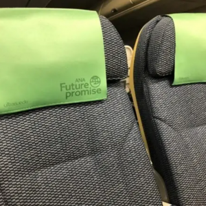 东丽最新推出的生物基皮革已用于日本航空座椅头枕套