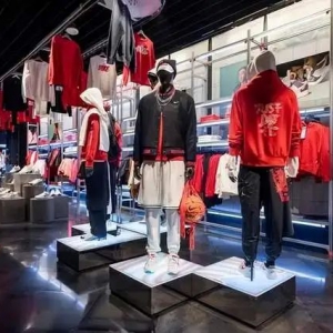 Nike在中国首家Jordan直营店发售万元球鞋